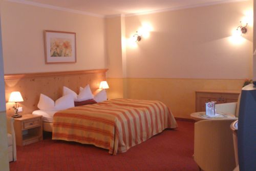 Geschmackvoll eingerichtet Zimmer des ****Hotels Sportalm in Gerlos
